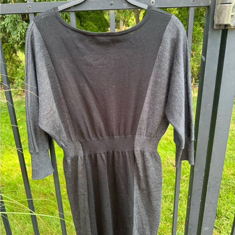 LOFT Chic Black and Gray Long Sleeve Dress machine wash EUC, no pills or stains